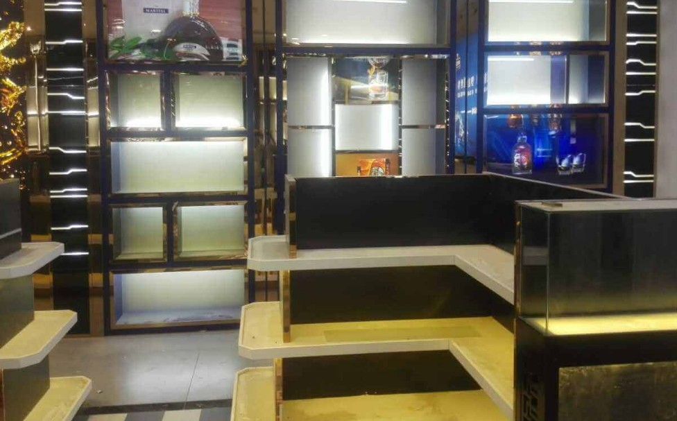 嘉辰展柜介绍烤漆展柜优势和选购方法